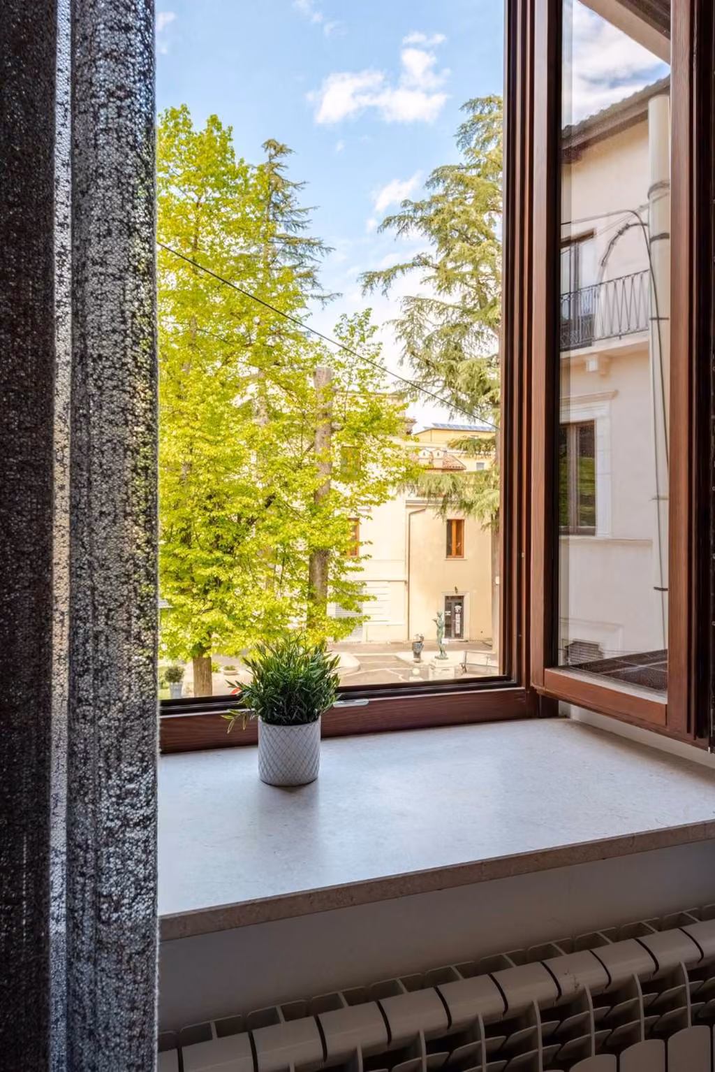 Il balcone o terrazza de La Dimora del Fattore, con vista sulla città dell'Aquila